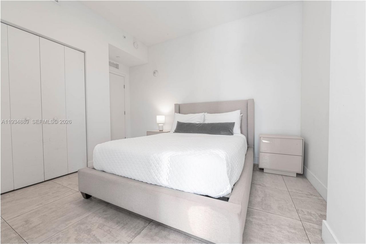 239 SW 9th St, Unit 2103, Miami, FL 33130 Photo