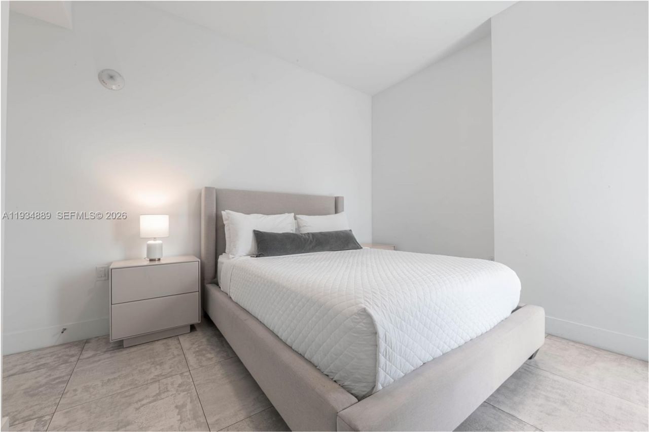239 SW 9th St, Unit 2103, Miami, FL 33130 Photo
