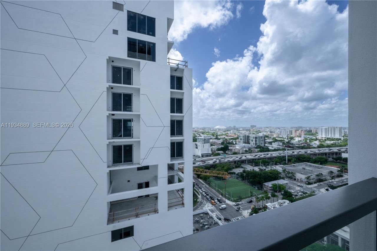 239 SW 9th St, Unit 2103, Miami, FL 33130 Photo