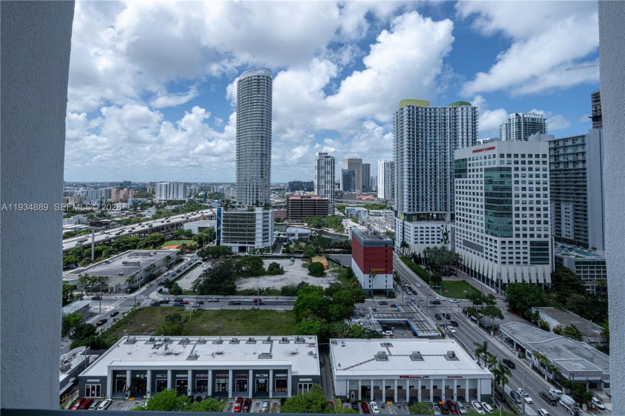 239 SW 9th St, Unit 2103, Miami, FL 33130 Photo