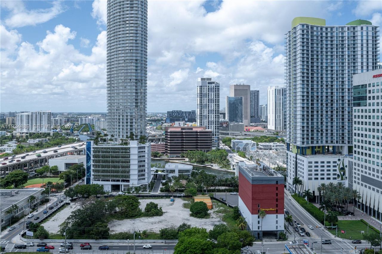 239 SW 9th St, Unit 2103, Miami, FL 33130 Photo