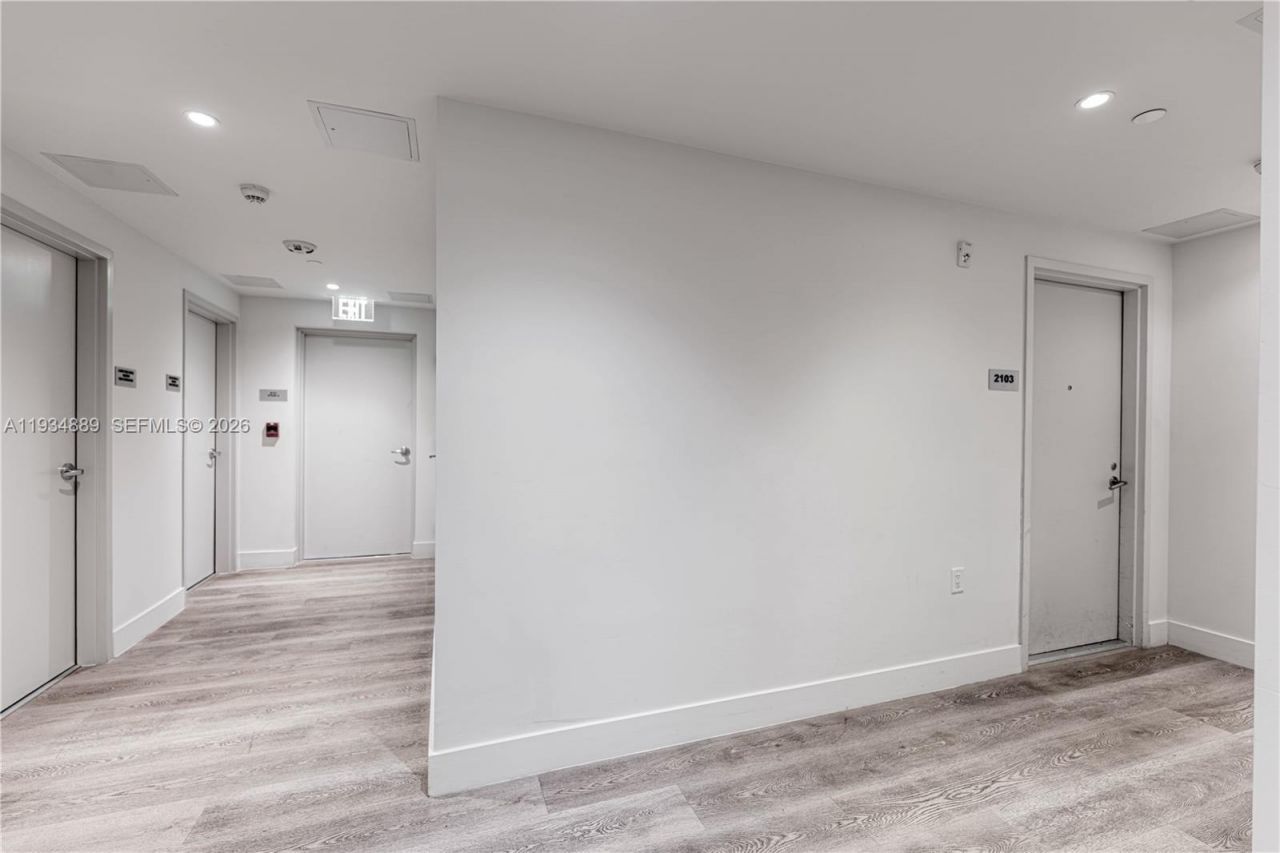 239 SW 9th St, Unit 2103, Miami, FL 33130 Photo