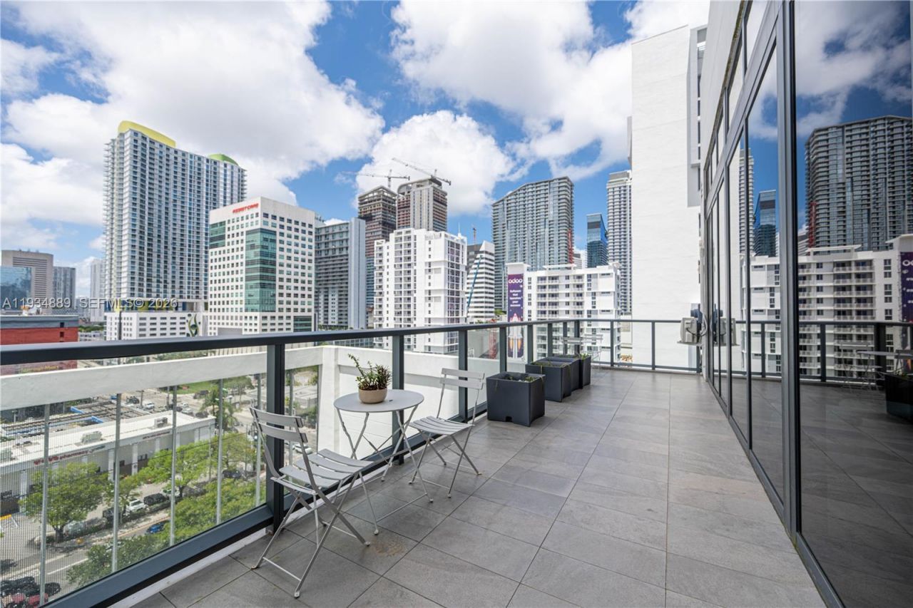 239 SW 9th St, Unit 2103, Miami, FL 33130 Photo