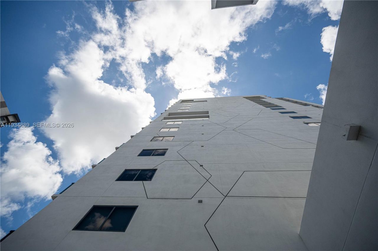 239 SW 9th St, Unit 2103, Miami, FL 33130 Photo