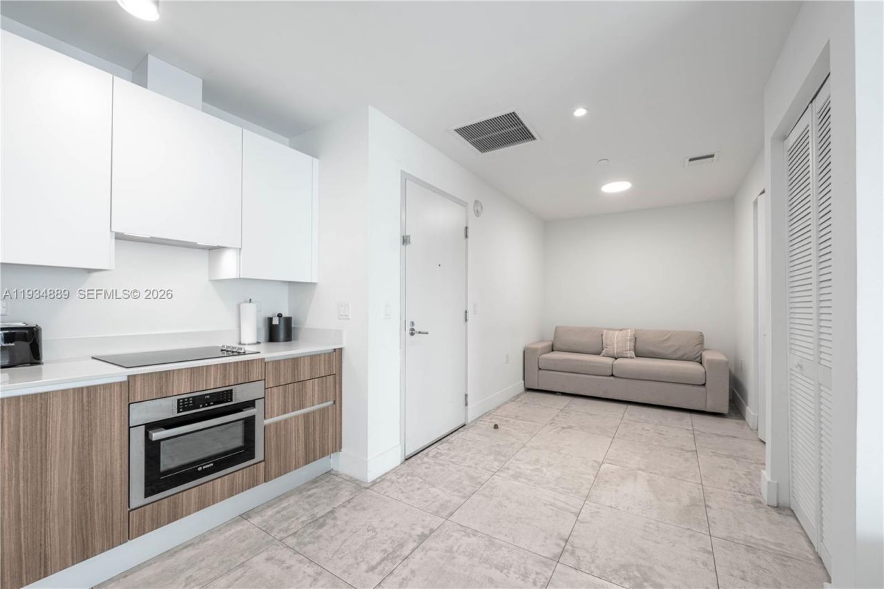 239 SW 9th St, Unit 2103, Miami, FL 33130 Photo