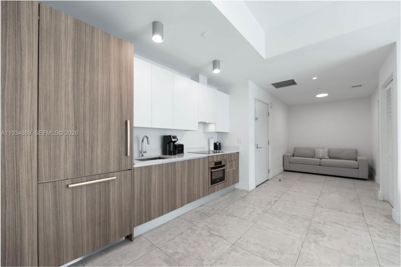 239 SW 9th St, Unit 2103, Miami, FL 33130 Photo