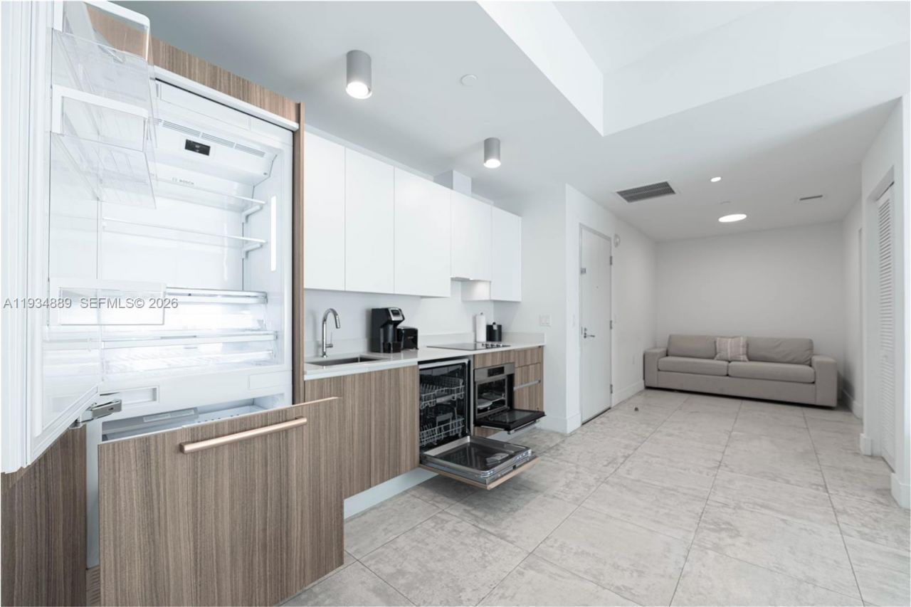 239 SW 9th St, Unit 2103, Miami, FL 33130 Photo