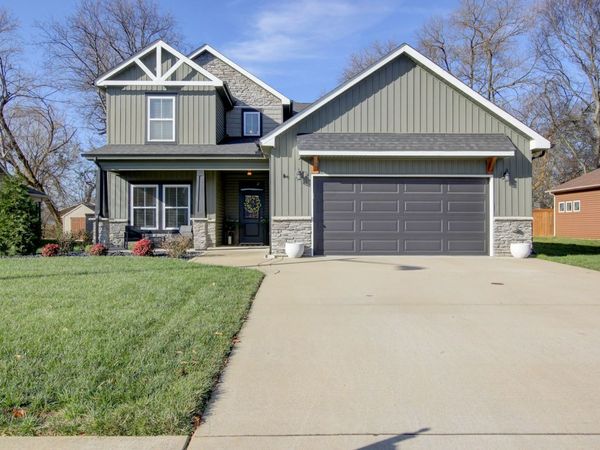 1004 Michaela Cir, Clarksville, TN 37043