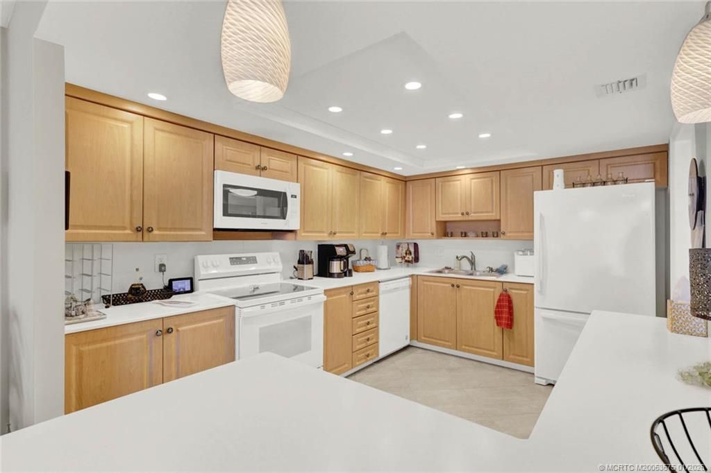 10410 S Ocean Drive, Unit 308, Jensen Beach, FL 34957 Photo