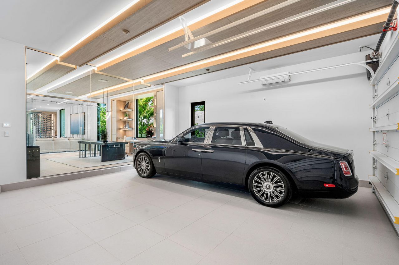 481 Thatch Palm Drive, Boca Raton, FL 33432 Photo