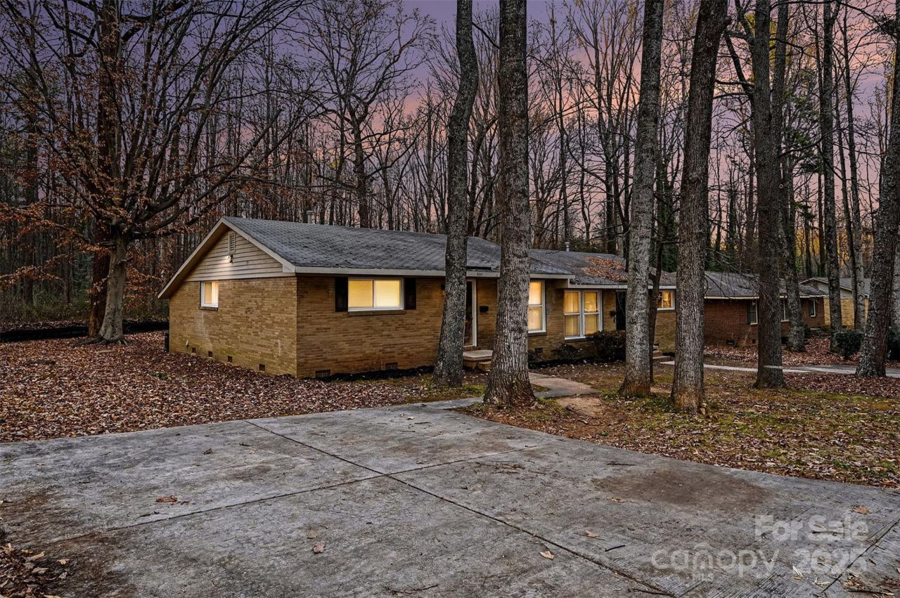 5001 Lakecrest Drive, Charlotte, NC 28215 Main Photo