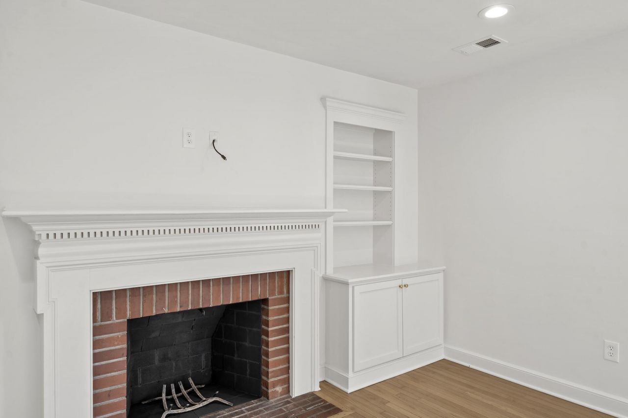 5000 Lancaster Street Photo 15