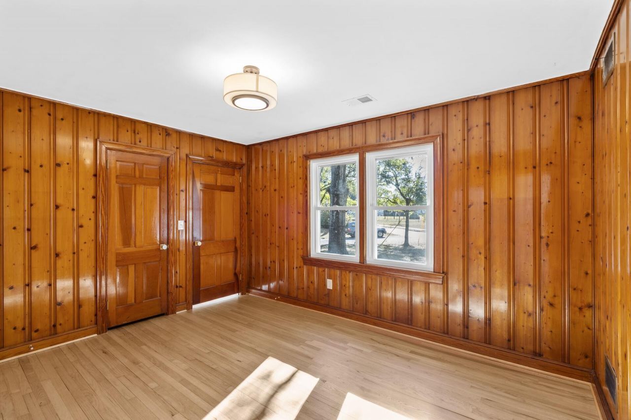 5000 Lancaster Street Photo 20