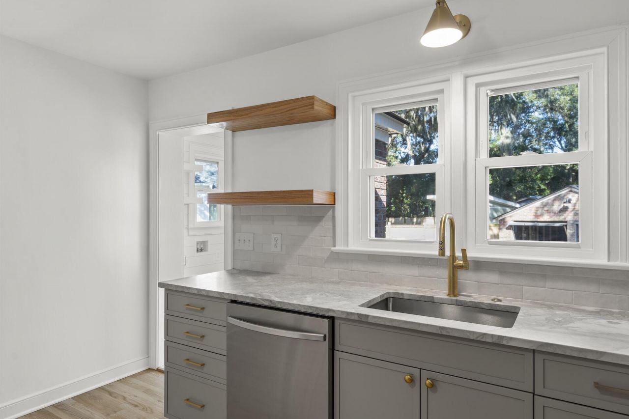 5000 Lancaster Street Photo 4