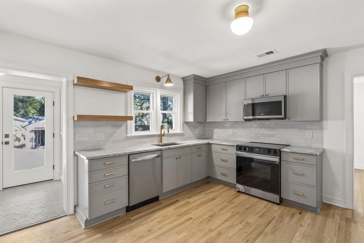 5000 Lancaster Street Photo 5