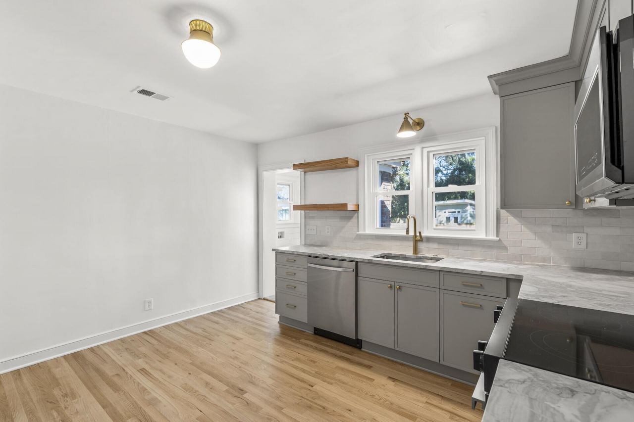 5000 Lancaster Street Photo 6