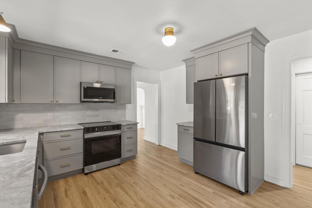 5000 Lancaster Street Photo 8