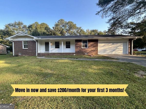 2000 Forest Drive, Fayetteville, GA 30214