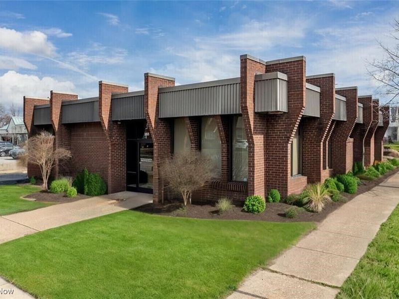 365 E 200th Street, Euclid, OH 44119 Photo 1