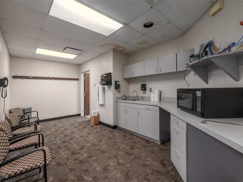 365 E 200th Street, Euclid, OH 44119 Photo 12