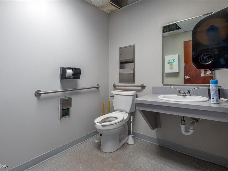 365 E 200th Street, Euclid, OH 44119 Photo 13