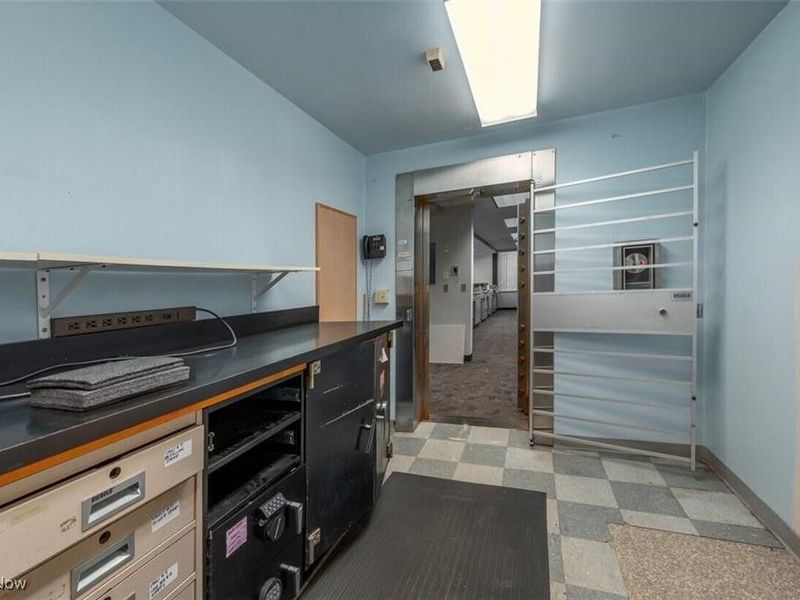 365 E 200th Street, Euclid, OH 44119 Photo 14