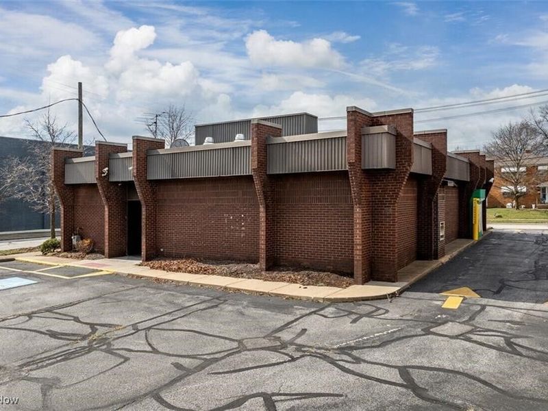 365 E 200th Street, Euclid, OH 44119 Photo 2