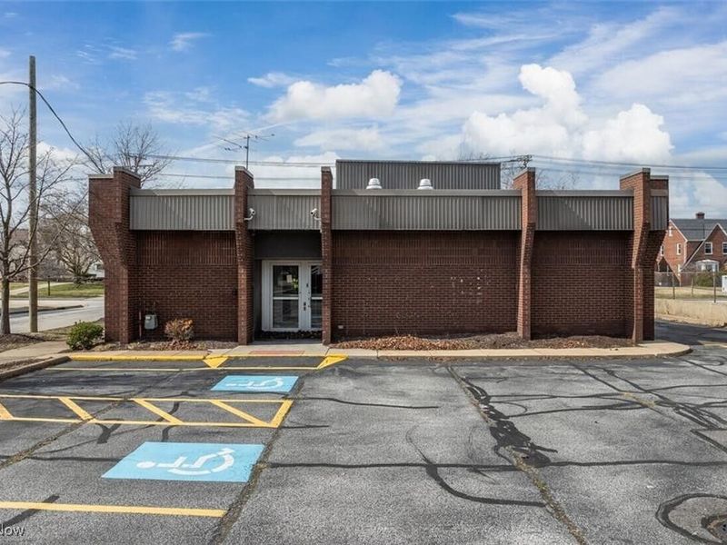 365 E 200th Street, Euclid, OH 44119 Photo 3