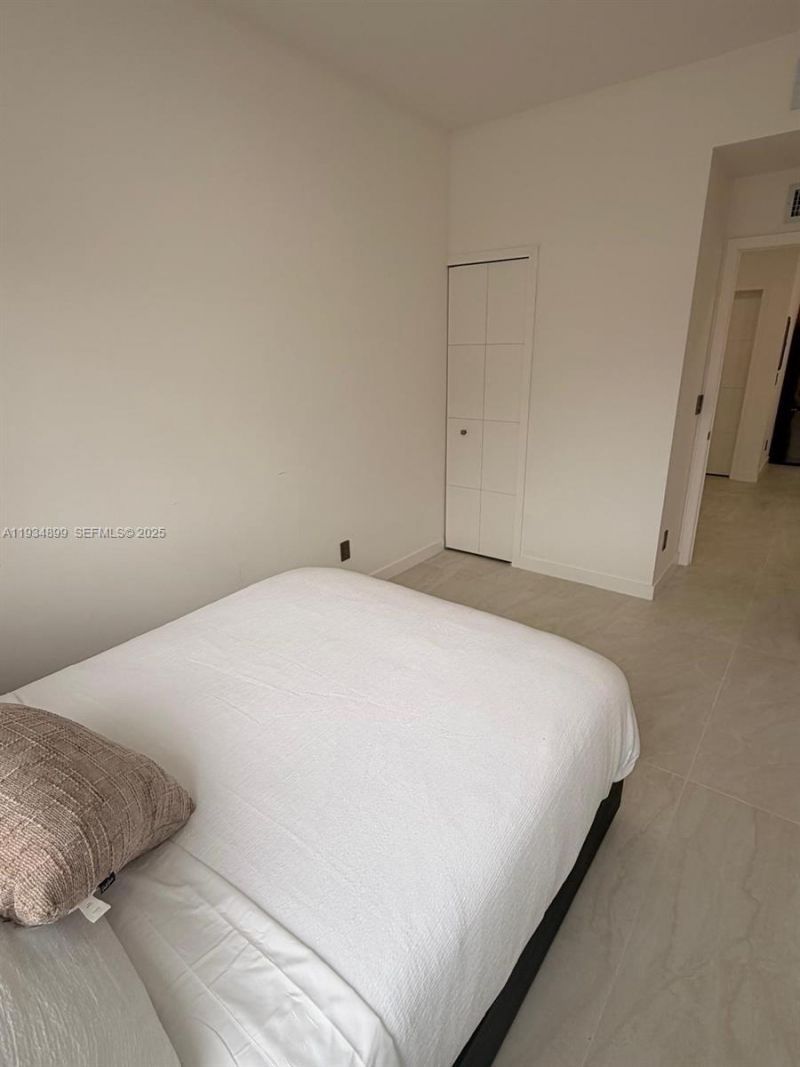 2436 SW 7th St, Unit 5, Miami, FL 33135 Photo