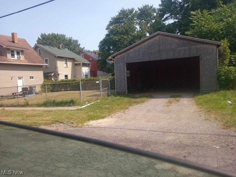 203 Marmion Avenue, Youngstown, OH 44507 Photo 3