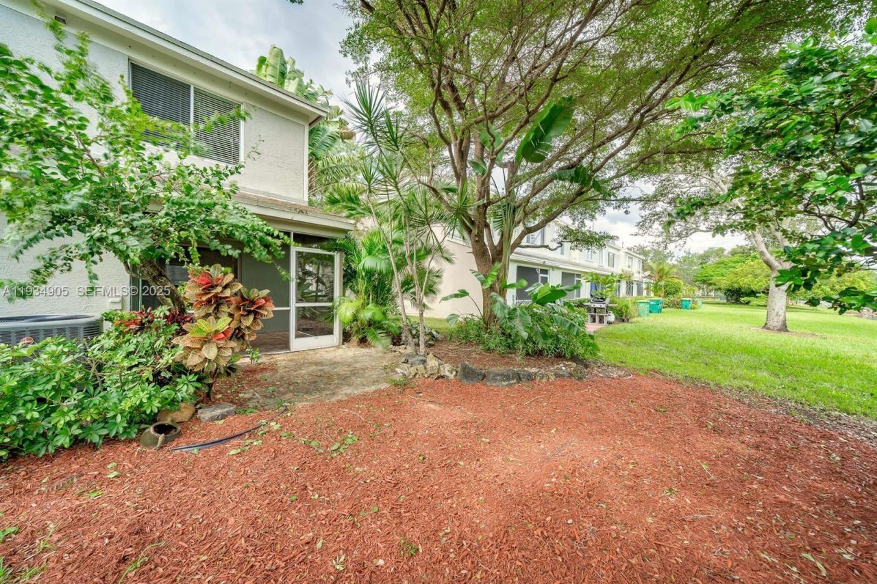 8040 Sanibel Dr, Unit 8040, Tamarac, FL 33321 Photo