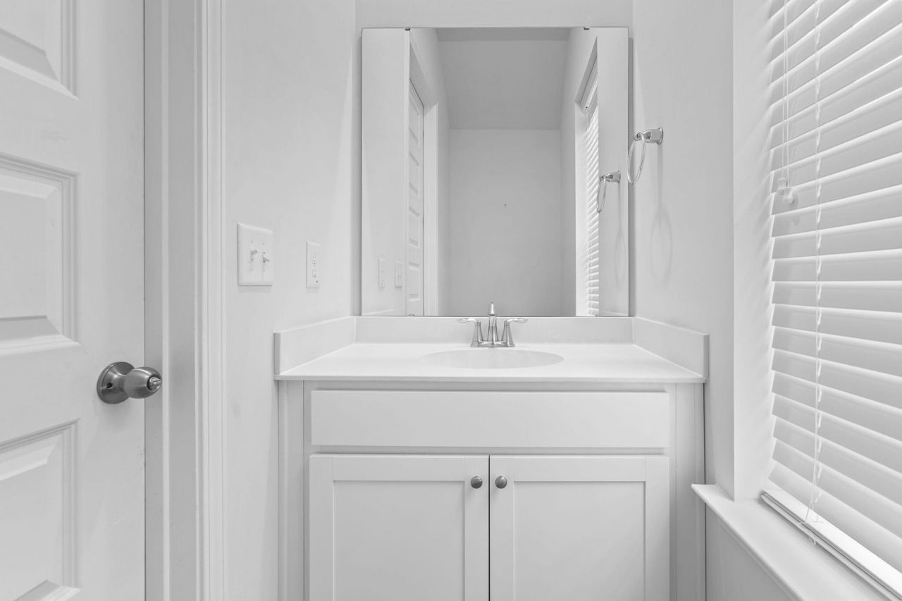 103 Ilderton Street Photo 12