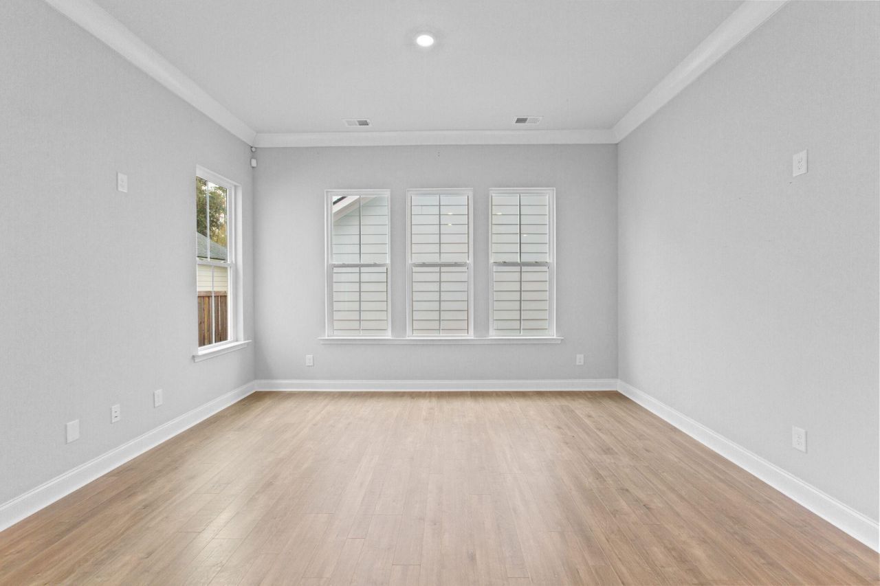 103 Ilderton Street Photo 13