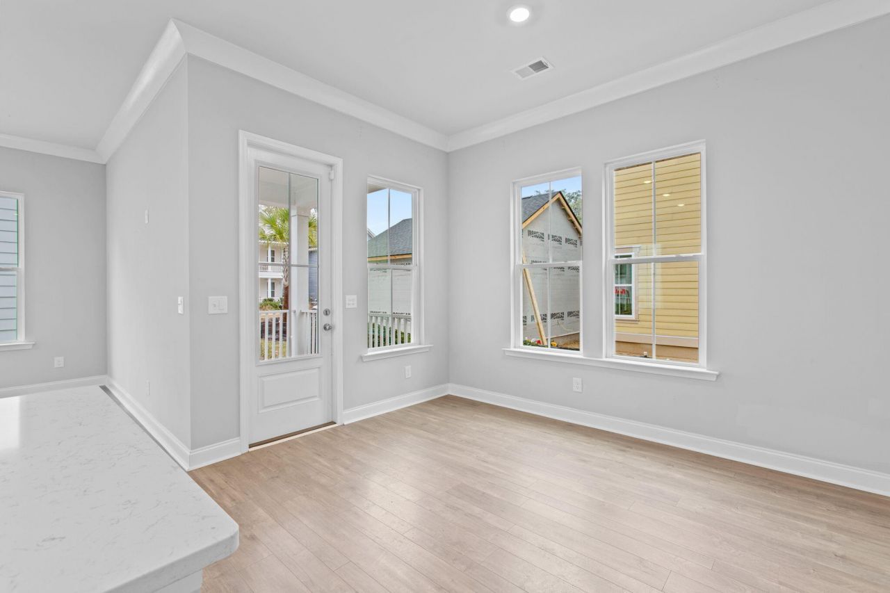 103 Ilderton Street Photo 9