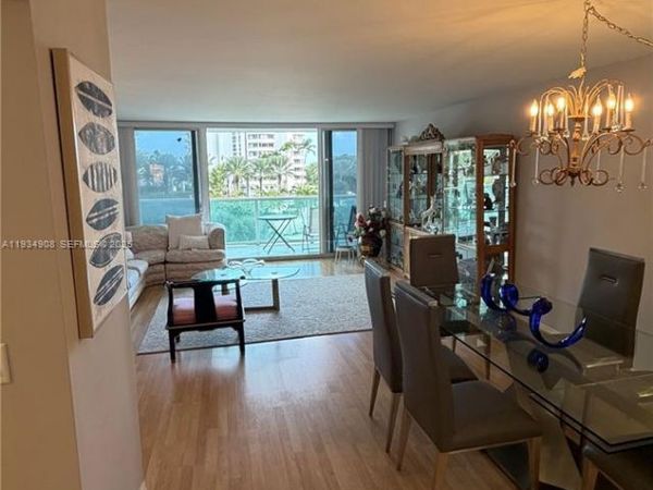 100 Bayview Dr , Unit 306, Sunny Isles Beach, FL 33160