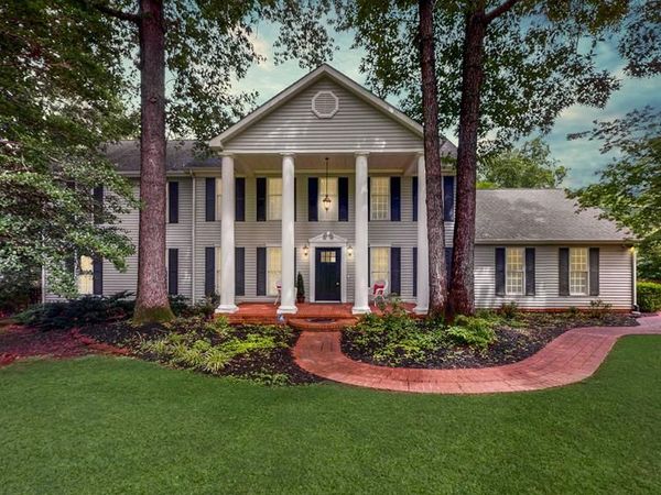 215 Country Wood Drive, Paris, TN 38242