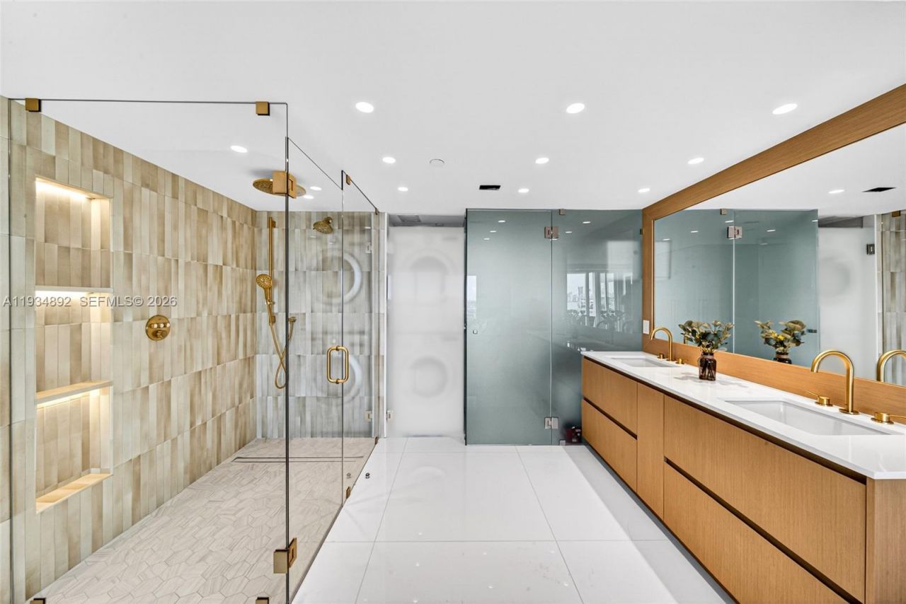 400 S Pointe Dr, Unit 1501, Miami Beach, FL 33139 Photo