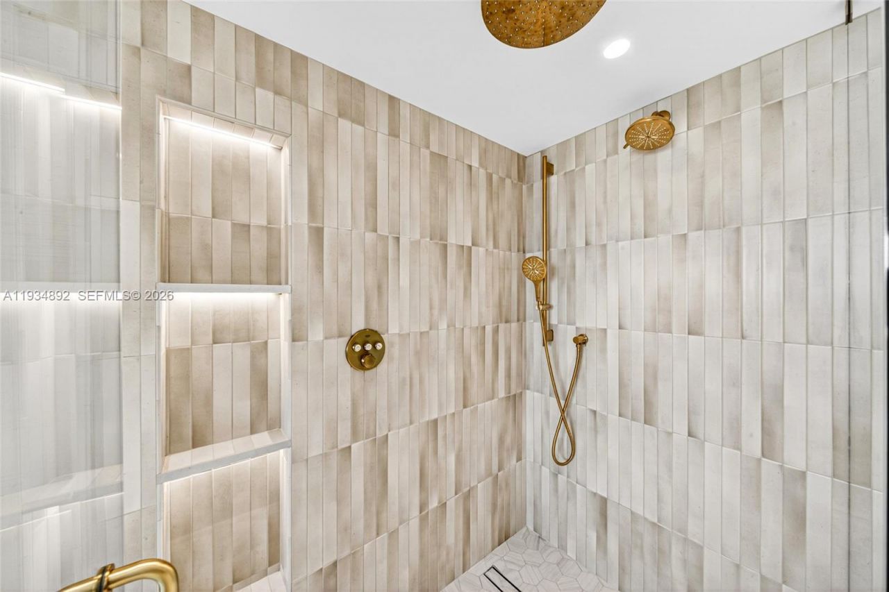 400 S Pointe Dr, Unit 1501, Miami Beach, FL 33139 Photo