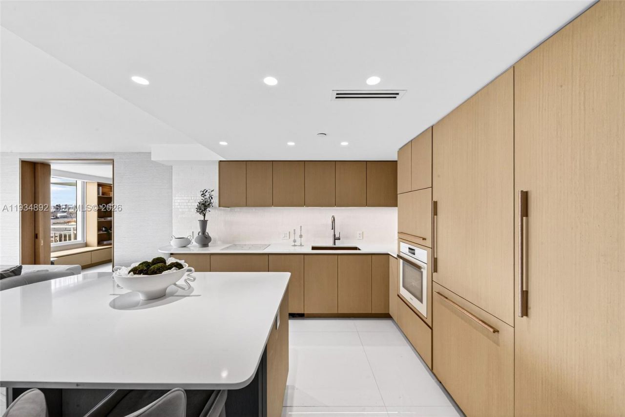 400 S Pointe Dr, Unit 1501, Miami Beach, FL 33139 Photo