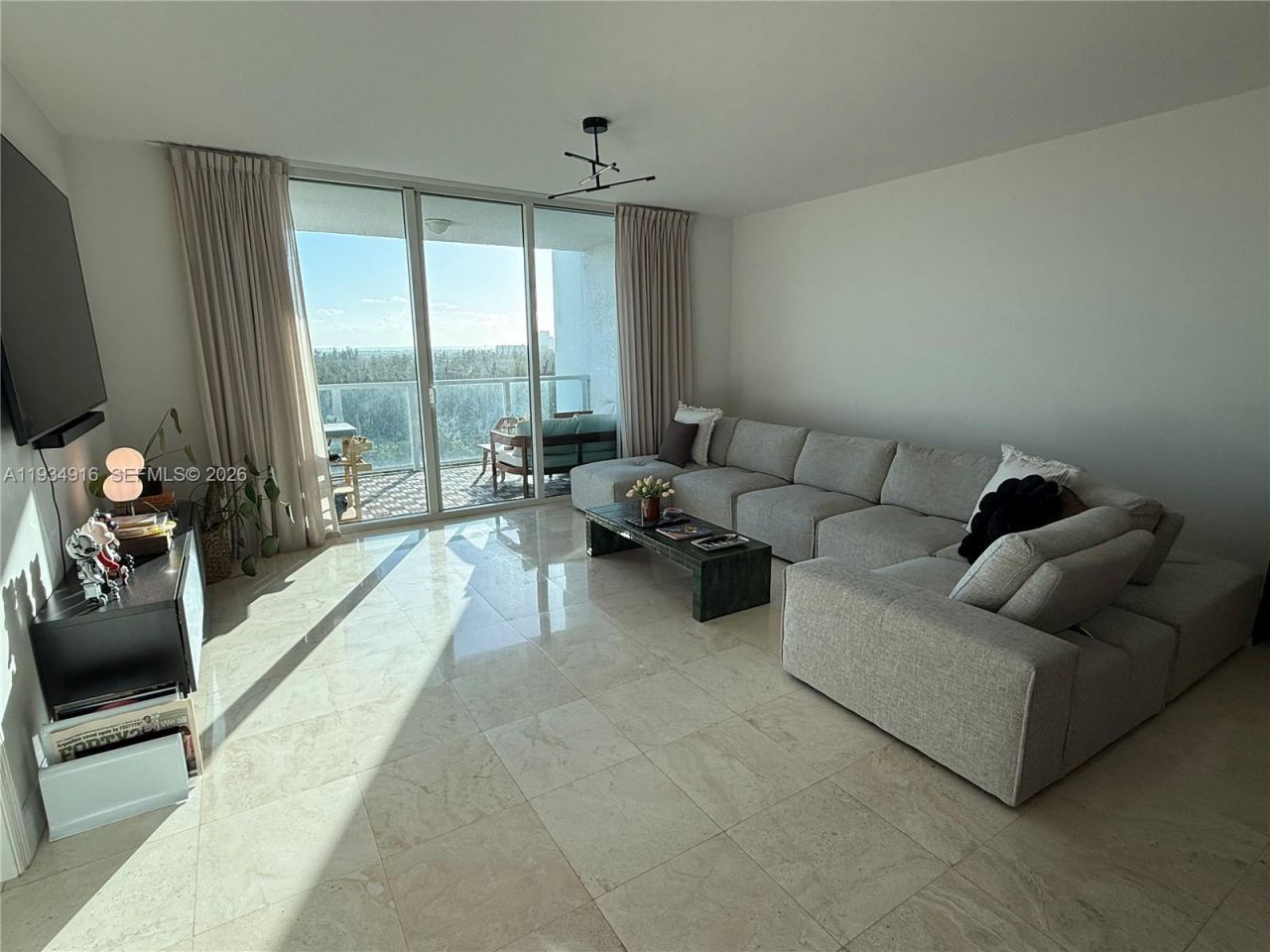 15051 N Royal Oaks Ln, Unit 1204, North Miami, FL 33181 Photo