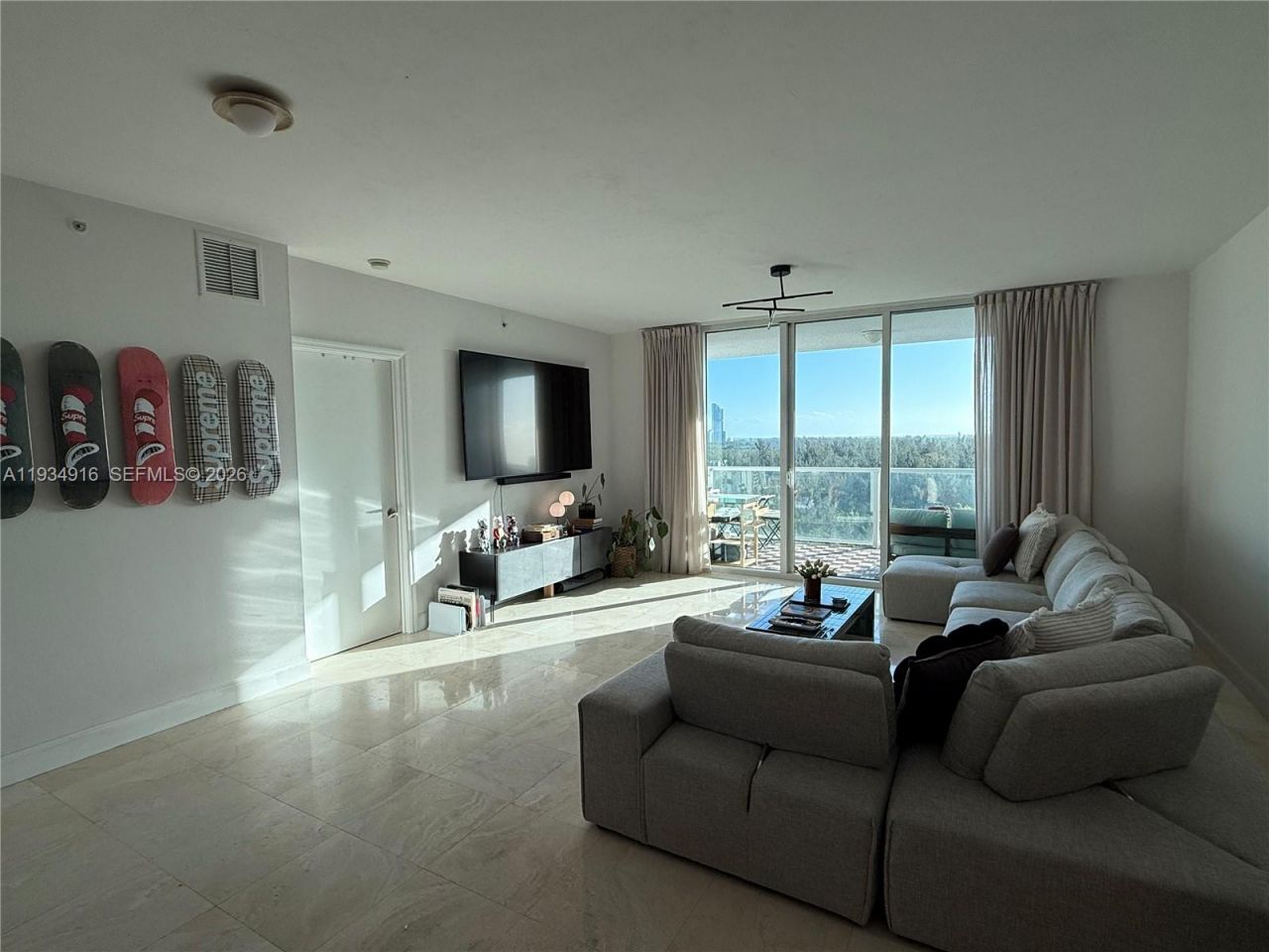 15051 N Royal Oaks Ln, Unit 1204, North Miami, FL 33181 Photo