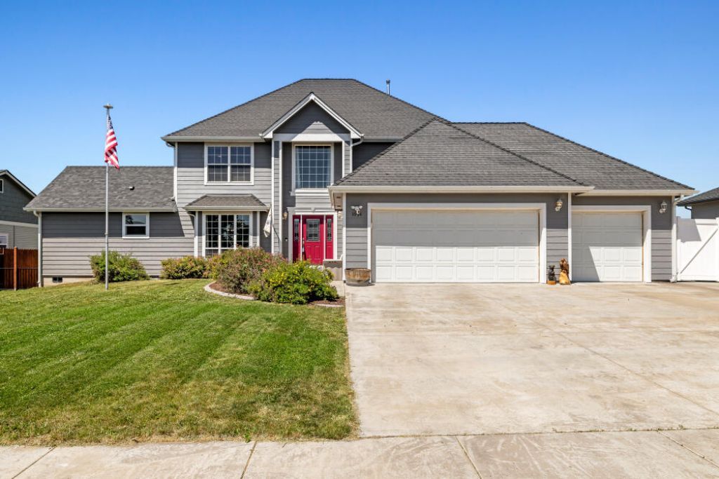 3934 El Cerrito Way, Klamath Falls, OR 97603 Main Photo