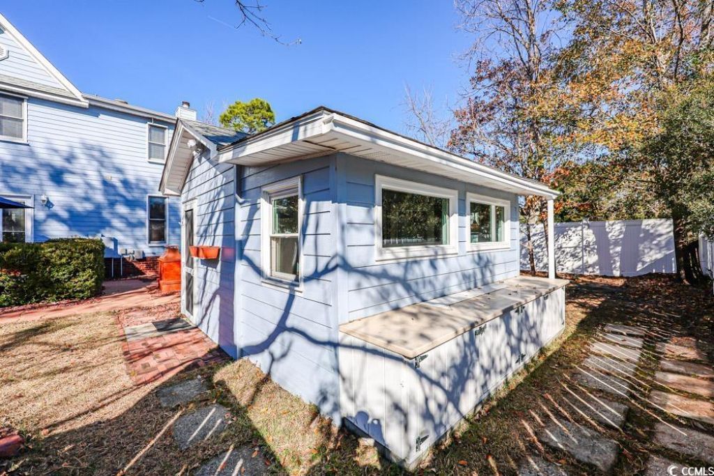 221 Lander Dr. Photo 32