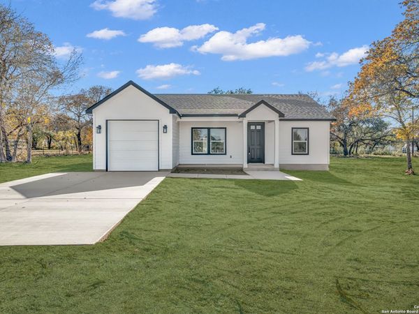 816 County Road 6723, Natalia, TX 78059