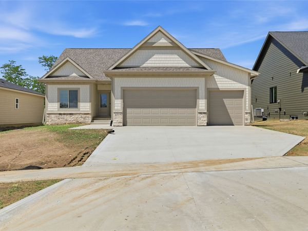 1919 E Autumn Trail Circle, Polk City, IA 50226