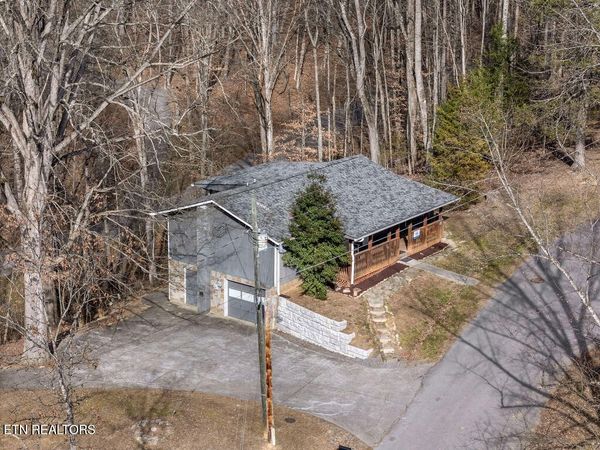 2106 Hickory Manor Rd, Sevierville, TN 37862