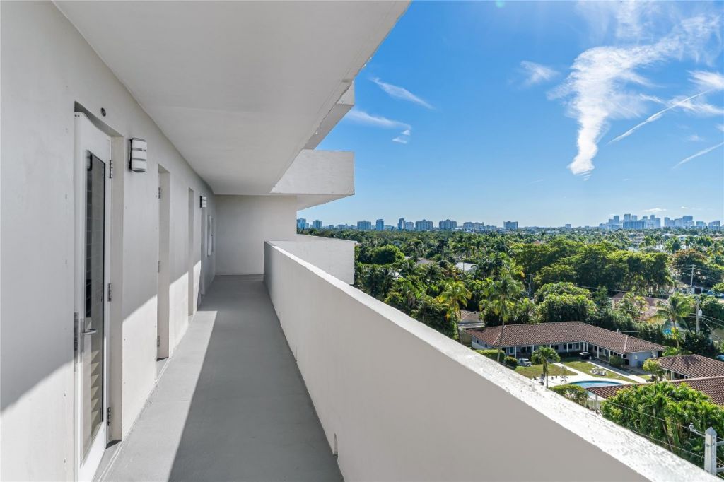 2200 NE 33rd Avenue, Unit 8G, Fort Lauderdale, FL 33305 Photo