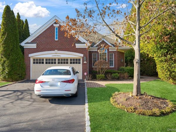 23 Hathaway Lane, Manhasset, NY 11030