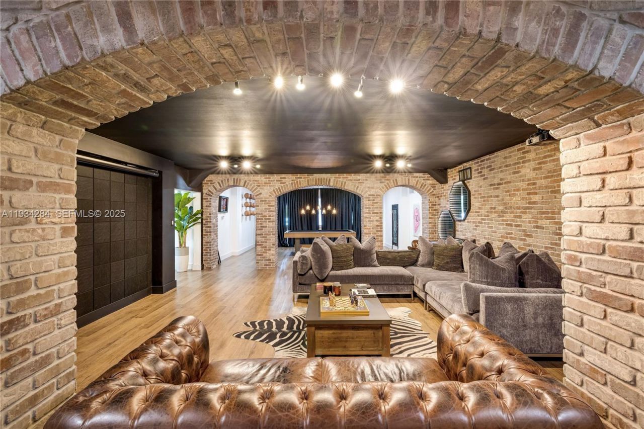 8000 Los Pinos Blvd, Coral Gables, FL 33143 Photo