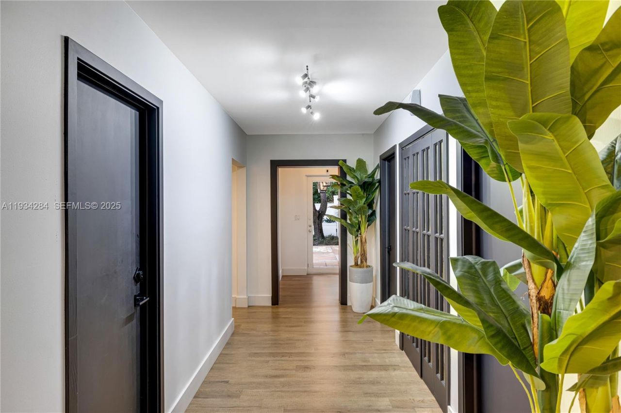 8000 Los Pinos Blvd, Coral Gables, FL 33143 Photo